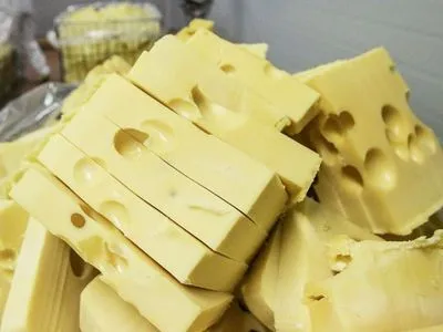 Близько тонни сиру намагались незаконно провезти на територію, окуповану "ЛНР"