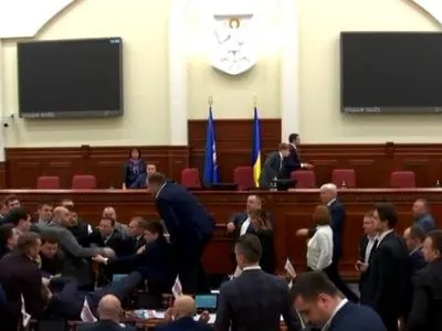 Депутаты потолкались во время заседания Киевсовета
