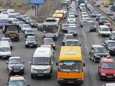 Автомобильные пробки в столице достигли восьми баллов