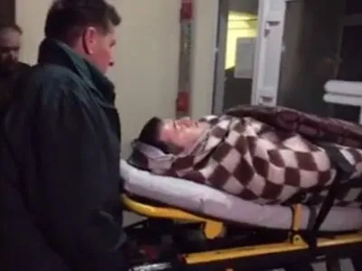 Реанимобиль прибыл в больницу в Феофании - решается вопрос о транспортировке Р.Насирова