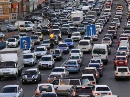 Автомобильные пробки в столице достигли пяти баллов