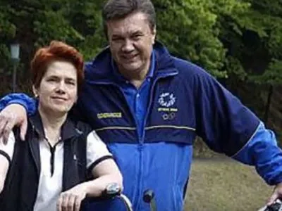 В.Янукович не развелся с женой Людмилой