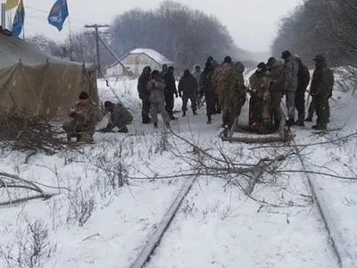Пустой поезд для загрузки углем разблокировали в Луганской области