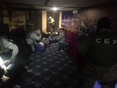 В подпольном казино в Житомирской области попытались забаррикадироваться от СБУ