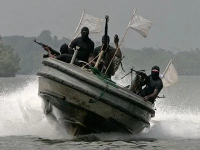 Пірати звільнили українця і росіян із захопленого в Нігерії судна