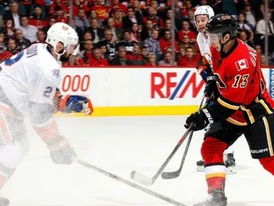 Хоккеисты "Калгари" одержали седьмую подряд победу в НХЛ