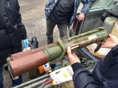 Арсенал оружия пытался вывезти украинец из зоны АТО