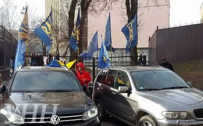 Активісти продовжують блокувати виїзди з суду, де обирають запобіжний захід Р.Насірову
