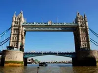 У Лондоні закрили міст через “підозрілий” автомобіль