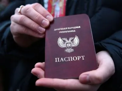 "Сбербанк России" заявил о готовности обслуживать клиентов с паспортами "ДНР/ЛНР"