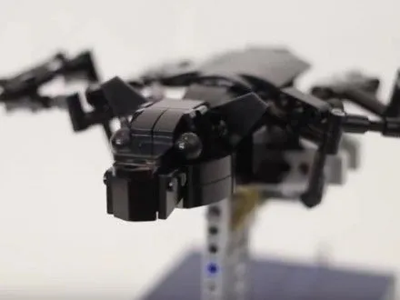 В сети показали летучую мышь, сделанную из Lego