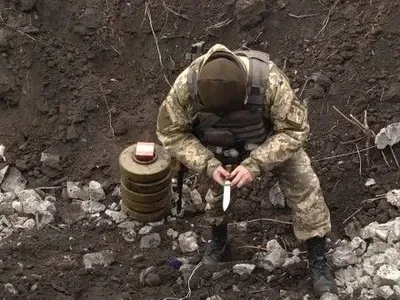 Військові сапери за тиждень розмінували 1,5 га на Донбасі