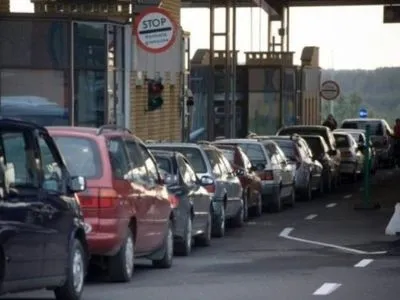Півтисячі автівок зупинились у чергах на кордоні із Польщею
