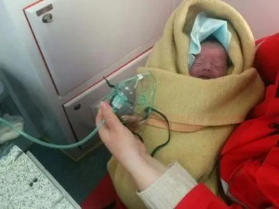 Новорожденного младенца нашли возле школы в Запорожье
