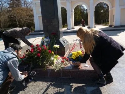 До пам’ятників Т.Шевченку в Сімферополі й Керчі поклали квіти