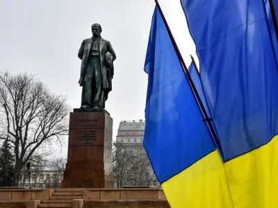 Президент возложил цветы к памятнику Т.Шевченко в Киеве