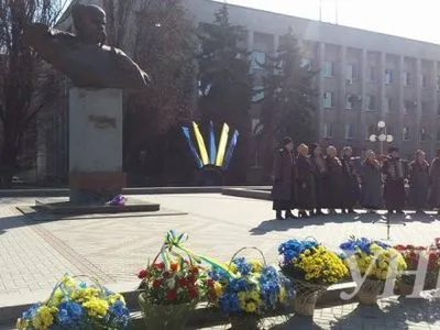 В Запорожье возложили цветы к памятнику Т.Шевченко