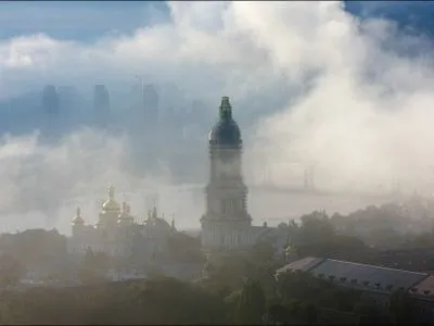 Из-за густого тумана киевлян призвали оставить машины дома