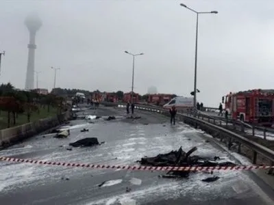 Число жертв в результате падения вертолета в Стамбуле возросло до семи