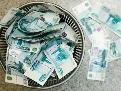 Президента призвали запретить использование российского рубля на территории Украины