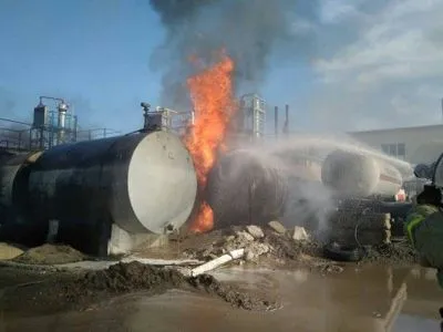 Емкости с мазутом и жидким газом загорелись в Харьковской области, пожар локализован
