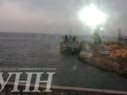 Журналисты обнаружили в порту "Бугаз" российское судно