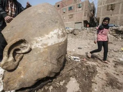 Археологи обнаружили остатки статуи египетского фараона