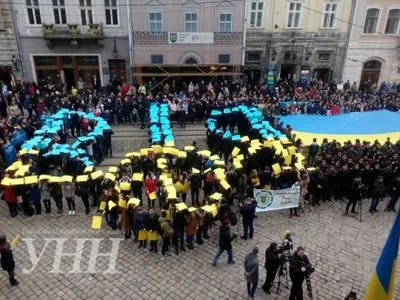 Массовое исполнение гимна Украины состоялось во Львове