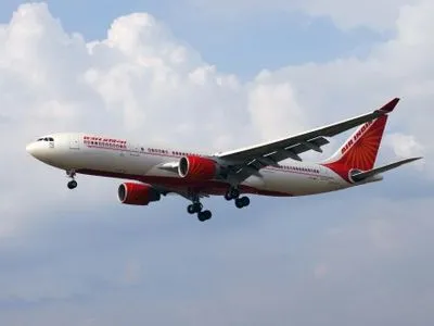 Індійська авіакомпанія відсторонила від польотів більше 30 працівників через зайву вагу