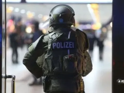 Нападение мужчины с топором на вокзале в Дюссельдорфе не является терактом - полиция