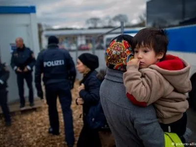 Поток беженцев в Германии с начала года сократился