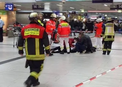 На вокзалі в Дюссельдорфі нападник сокирою поранив кількох людей