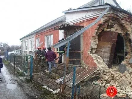 Двох людей врятували зі зруйнованого будинку у Рівному