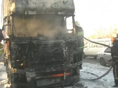 Вантажівка загорілась в Одесі