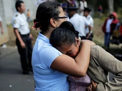 Гватемальці протестують на тлі зростання числа жертв пожежі в притулку