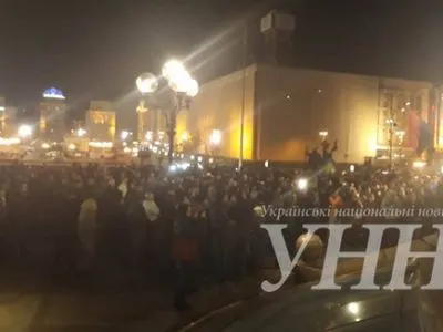 Активисты, собравшиеся на столичном Майдане, решили пойти к АП