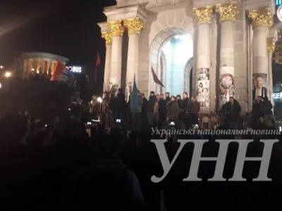 Близько сотні осіб зібрались на столичному Майдані через розгін блокади