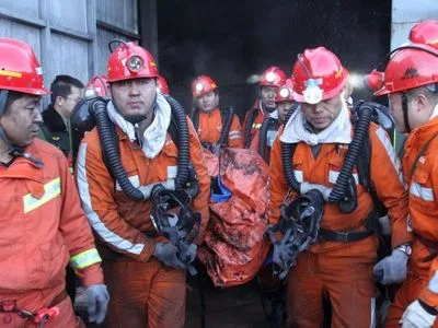 У Китаї знайшли тіла 17 загиблих гірників