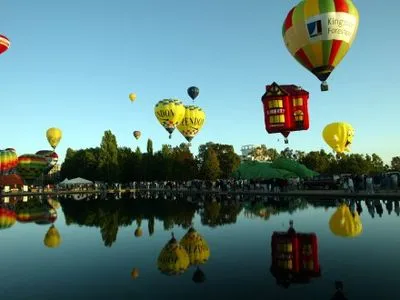 Фестиваль воздушных шаров начался в столице Австралии
