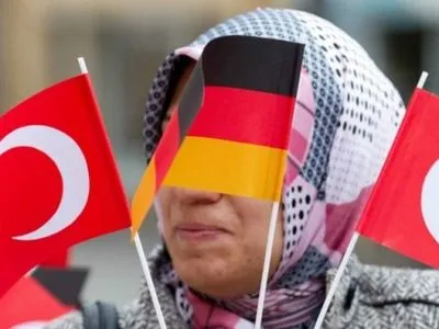 Франция призвала Турцию и страны ЕС решить конфликт