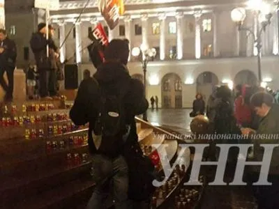 Полиция перекрыла движение на столичном Крещатике, активисты двинулись маршем