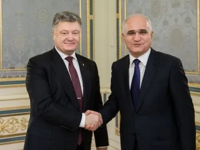 П.Порошенко та міністр економіки Азербайджану обговорили проекти у судно- та літакобудуванні