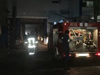 Спасатели потушили пожар на заводе по обработке металла в Хмельницком