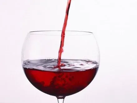 Учені розповіли, який алкогольний напій має протипухлинні властивості