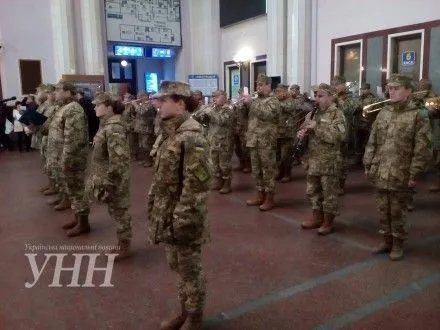 На честь добровольців грав оркестр на Львівському вокзалі