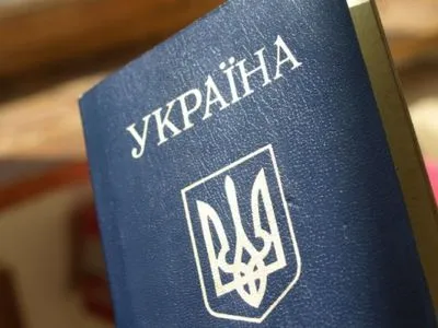 Уряд розробить процедуру отримання паспортів України жителями окупованого Донбасу - Президент