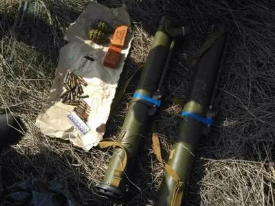 Схованку з гранатометами і тротилом знайшли правоохоронці
