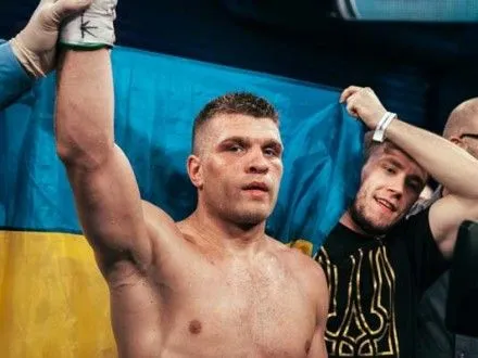 mikolayivskiy-bokser-s-derevyanchenko-nokautuvav-neperemozhnogo-k-rassella