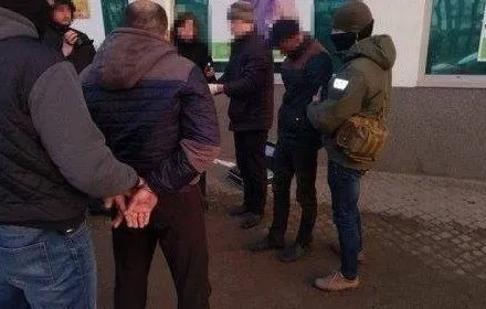 Поліцейського-хабарника затримали на Львівщині