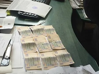 Чиновник Славянского горсовета требовал 150 тыс. грн "отката"